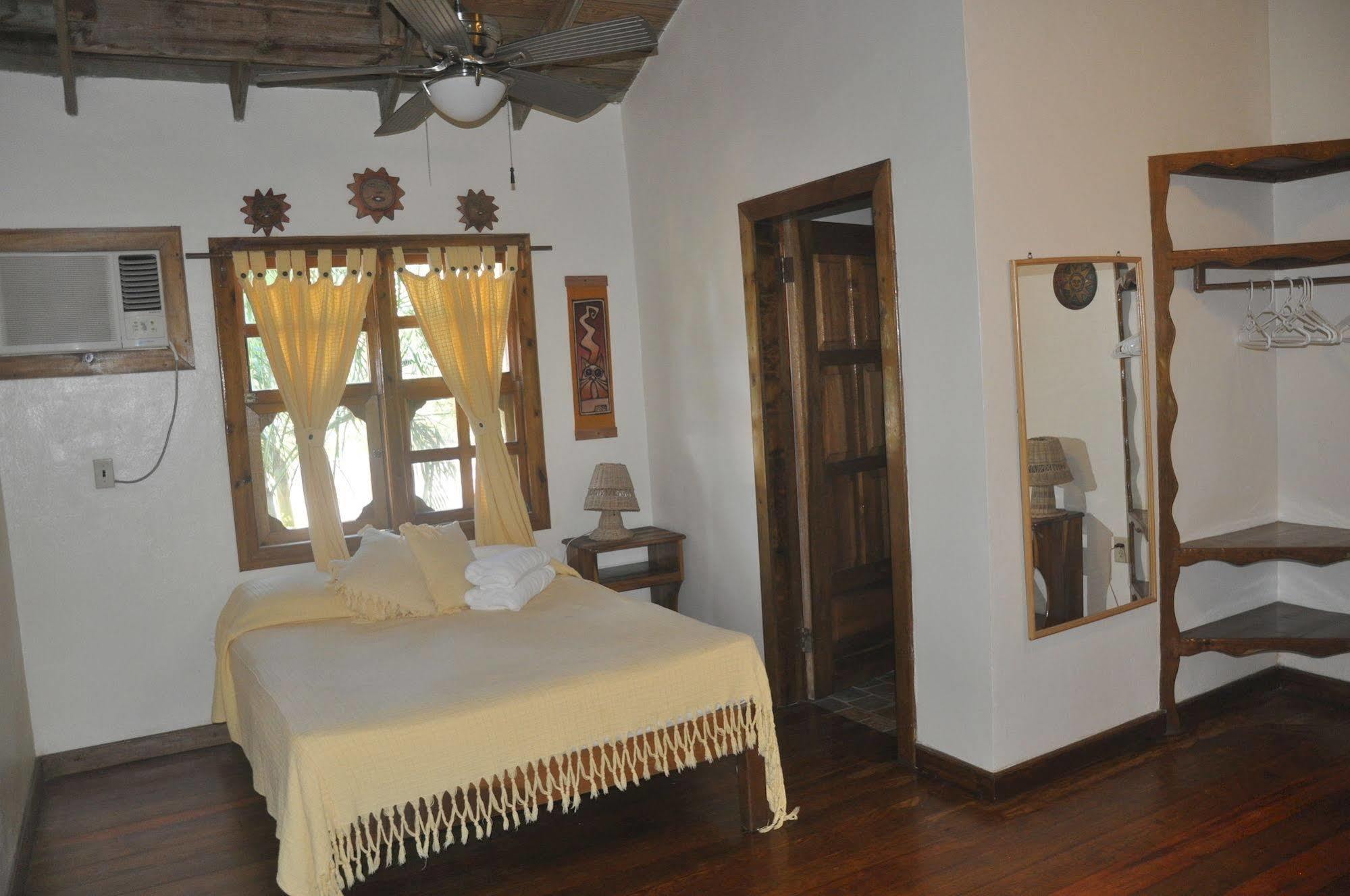 Posada Arco Iris, West End Ngoại thất bức ảnh